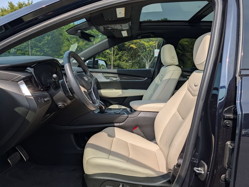 Used 2022 Cadillac XT5 Sportv w/ Technology Package AWD/4WD image 11
