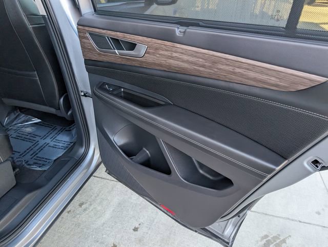 Used 2025 Volkswagen Atlas SEL image 30