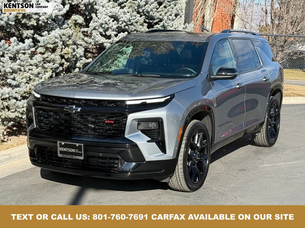 Used 2024 Chevrolet Traverse RS image 2