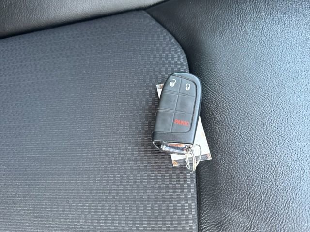 Used 2025 Jeep Compass Trailhawk AWD/4WD image 4