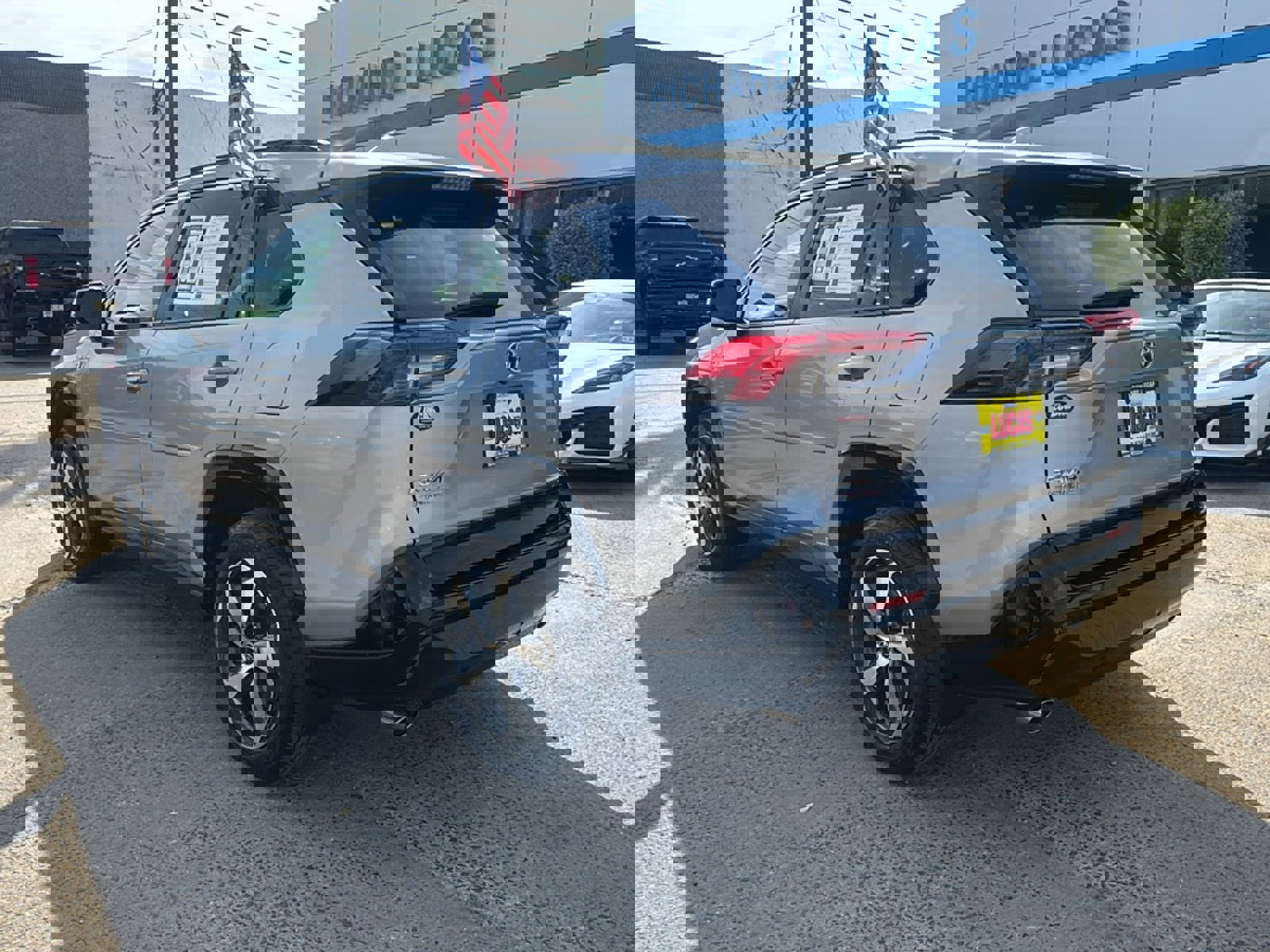 Used 2022 Toyota RAV4 SE w/ Weather & Moonroof Package image 7