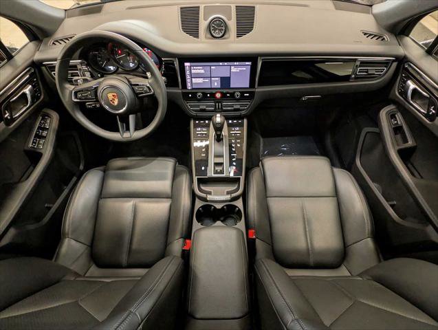 Used 2025 Porsche Macan AWD/4WD image 20