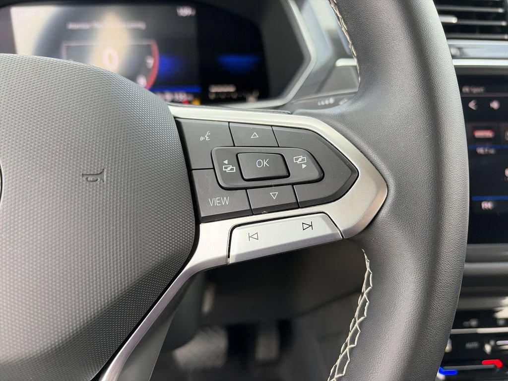 Used 2022 Volkswagen Tiguan SE AWD/4WD image 16