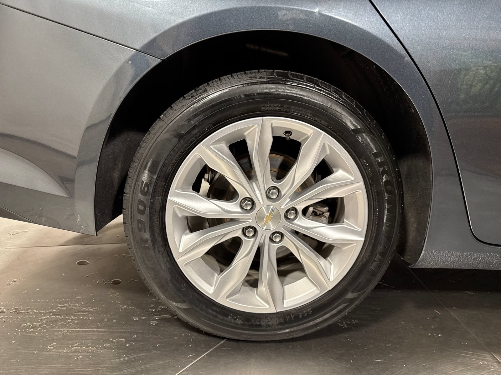 Used 2021 Chevrolet Malibu LT FWD image 13