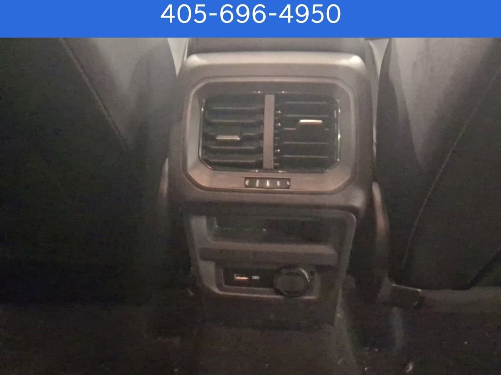 Used 2020 Volkswagen Tiguan SE image 12