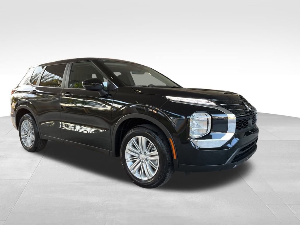 Used 2024 Mitsubishi Outlander ES image 2