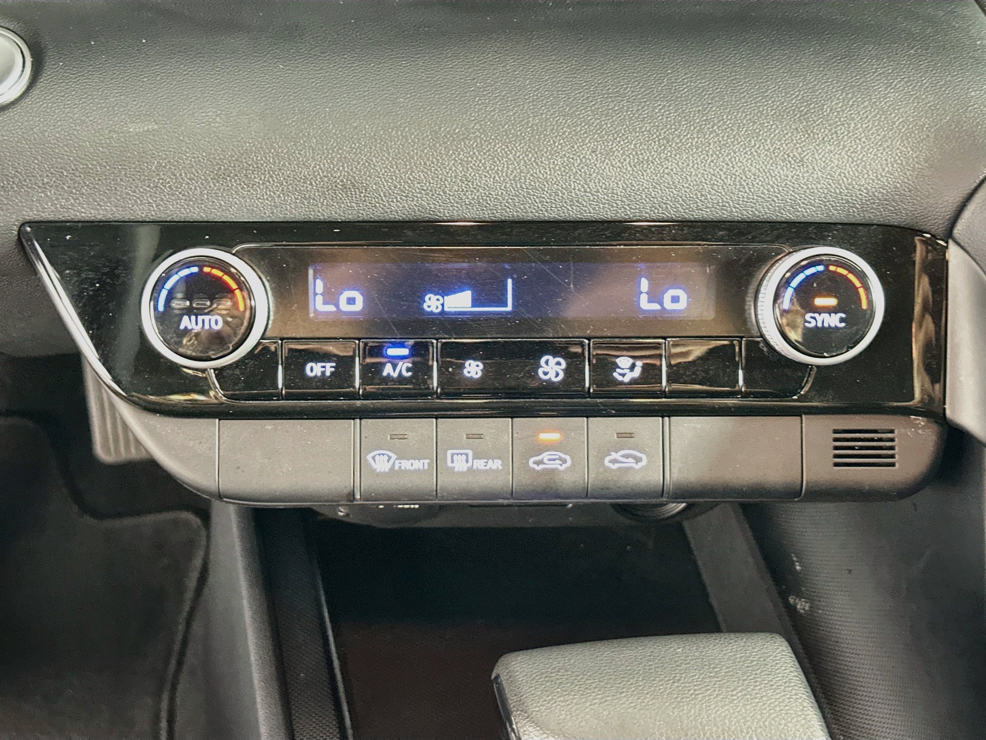 Used 2022 Hyundai Elantra SEL FWD image 24