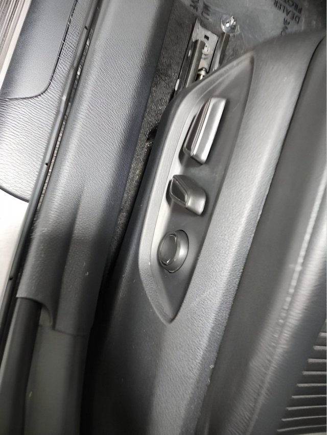 Used 2023 Toyota Camry SE FWD image 19