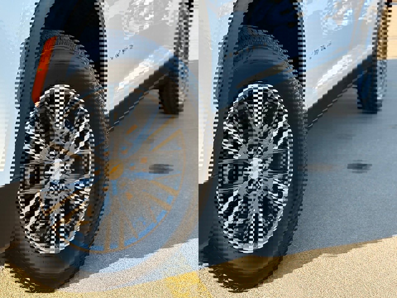 Used 2025 Chevrolet Traverse LT image 10