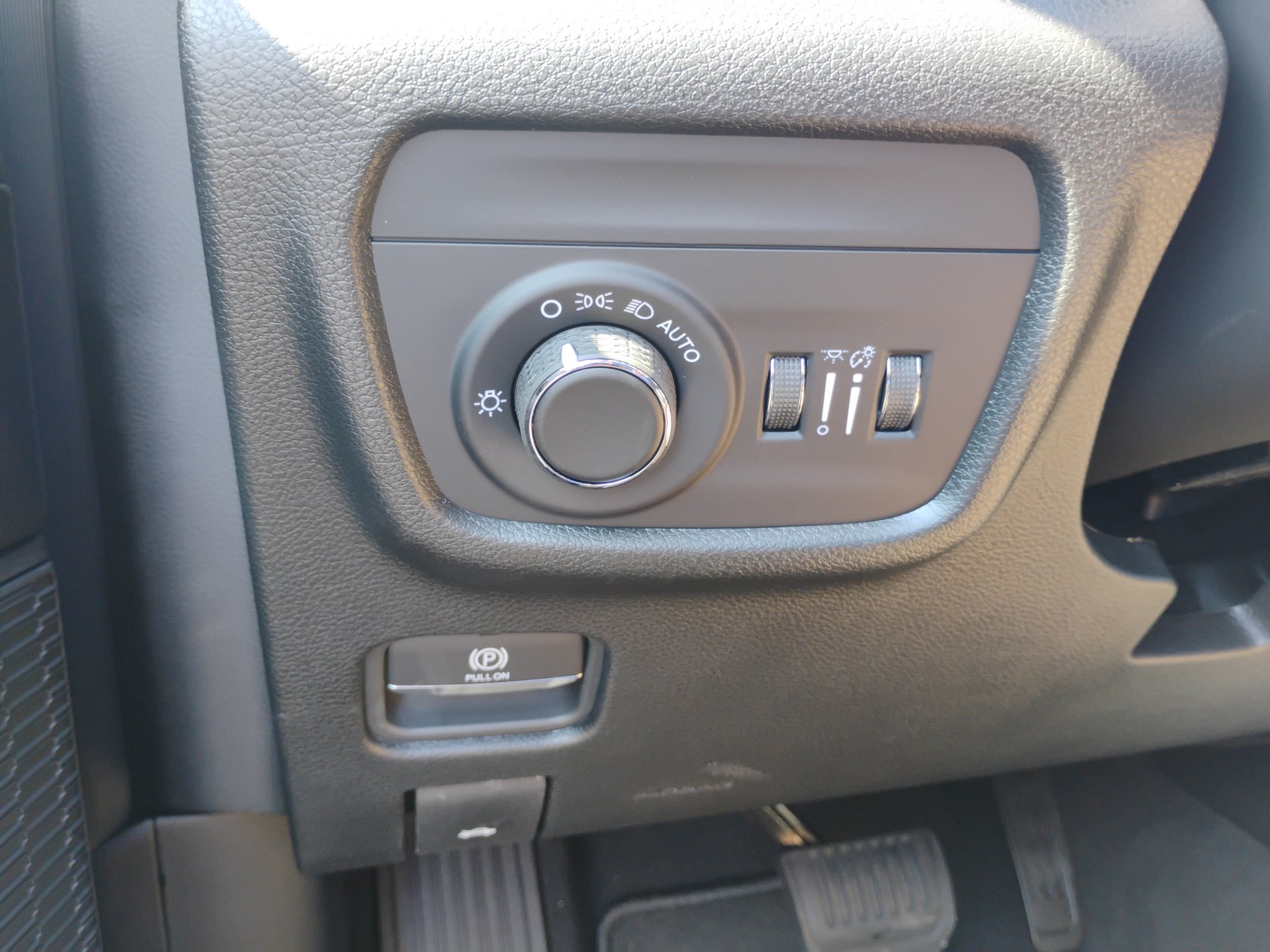 New 2027 Jeep Grand Cherokee Altitude AWD/4WD image 37