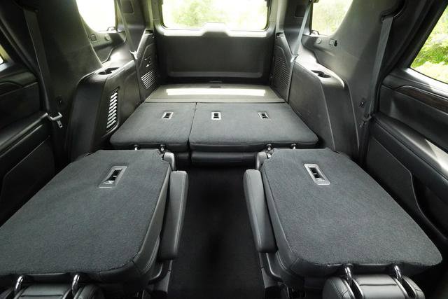 Used 2021 Chevrolet Tahoe LT w/ Luxury Package image 29