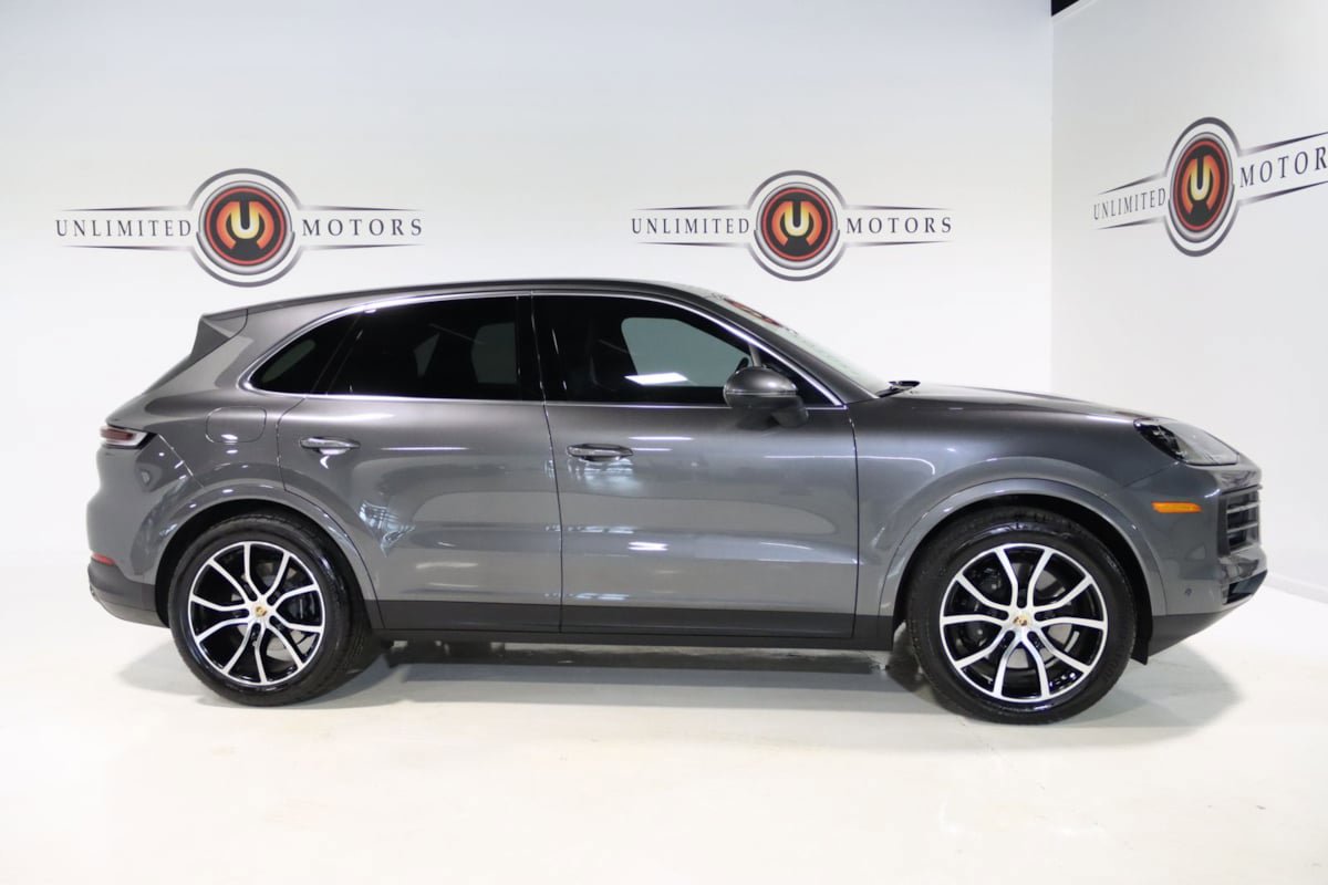 Used 2024 Porsche Cayenne image 5