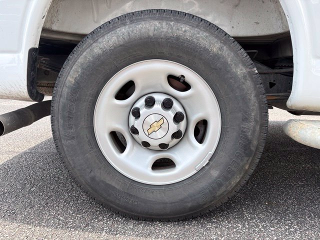 Used 2025 Chevrolet Express 2500 w/ Driver Convenience Package RWD image 19