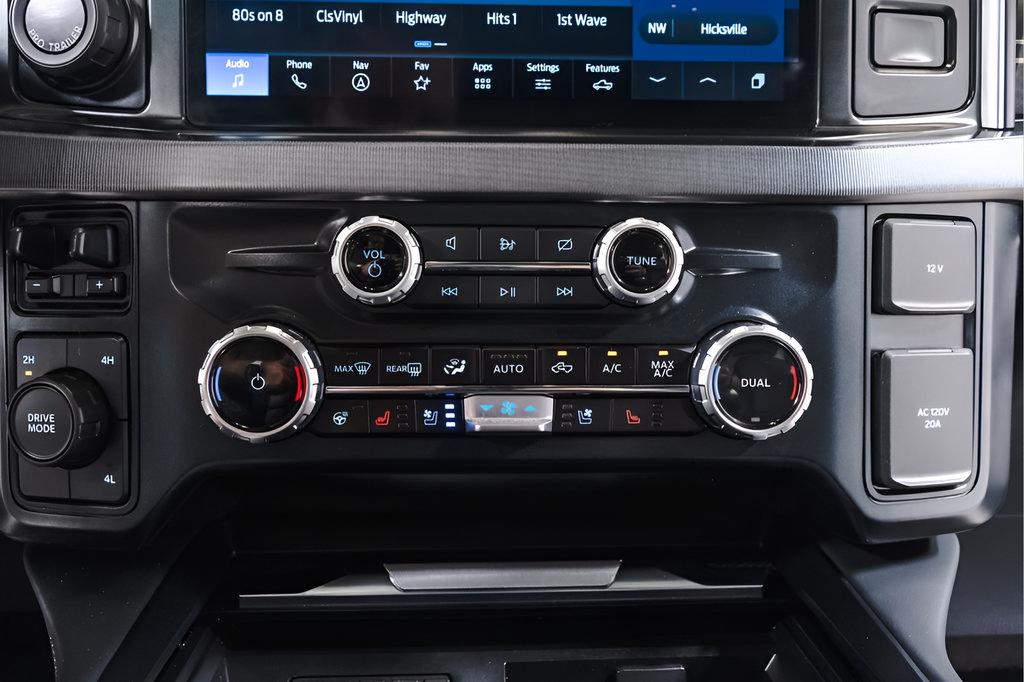 Used 2023 Ford F450 Platinum w/ FX4 Off-Road Package AWD/4WD image 16