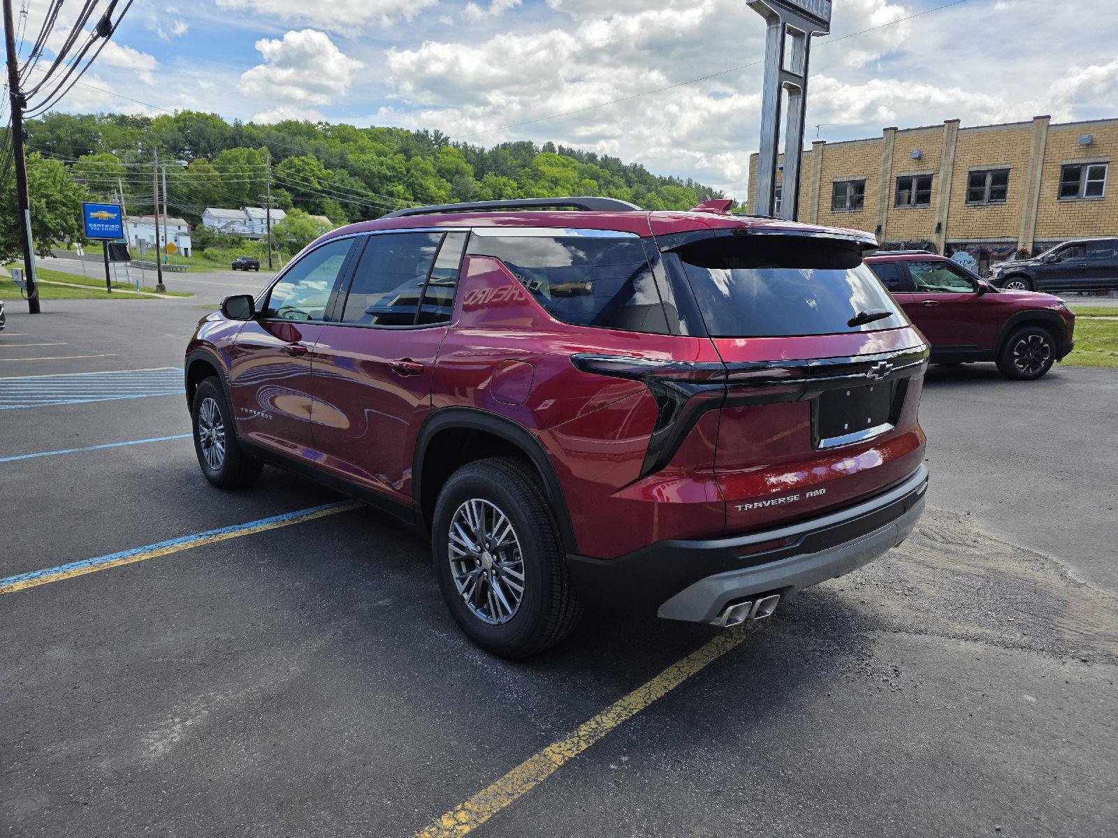 New 2026 Chevrolet Traverse LT w/ LPO, Floor Liner Package AWD/4WD image 5