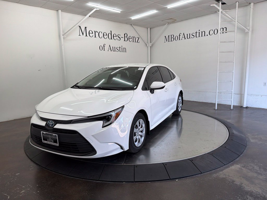 Used 2023 Toyota Corolla LE FWD image 3