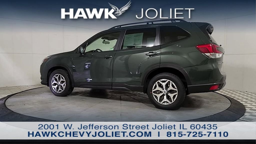 Used 2022 Subaru Forester Premium AWD/4WD image 5