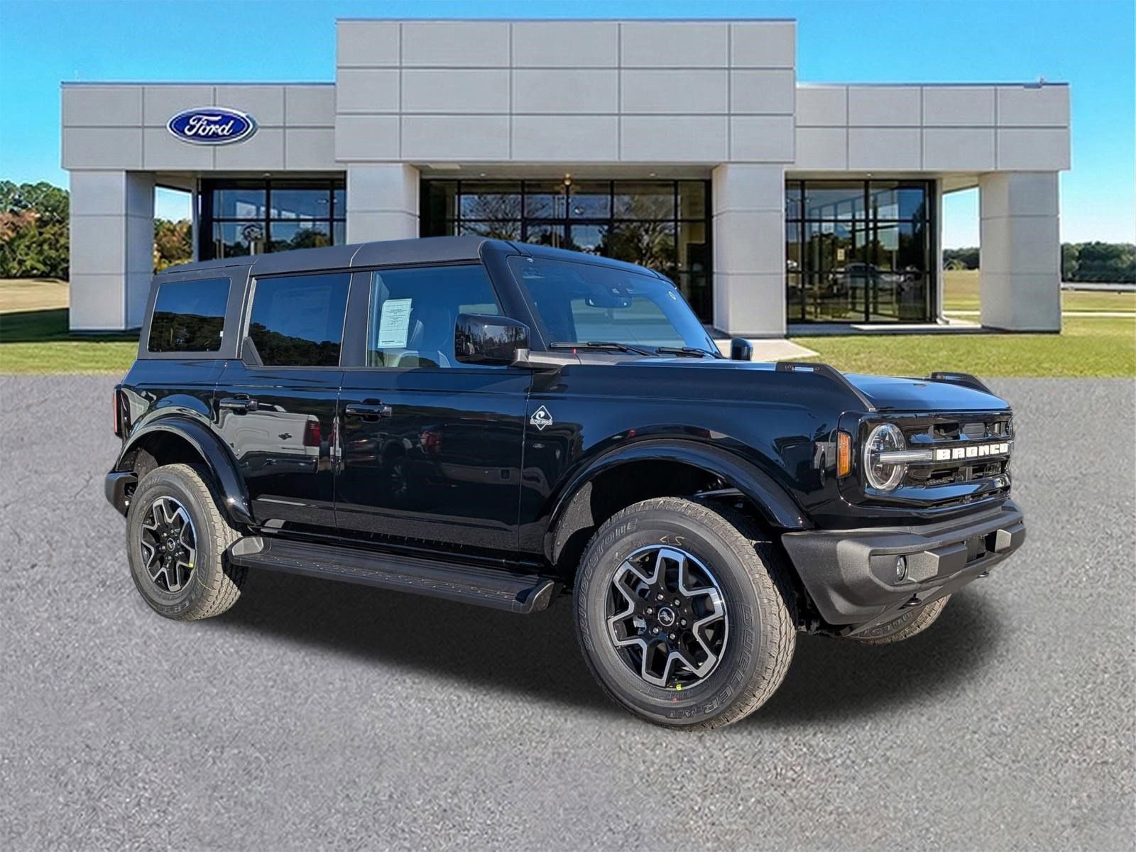 New 2025 Ford Bronco Outer Banks image 2