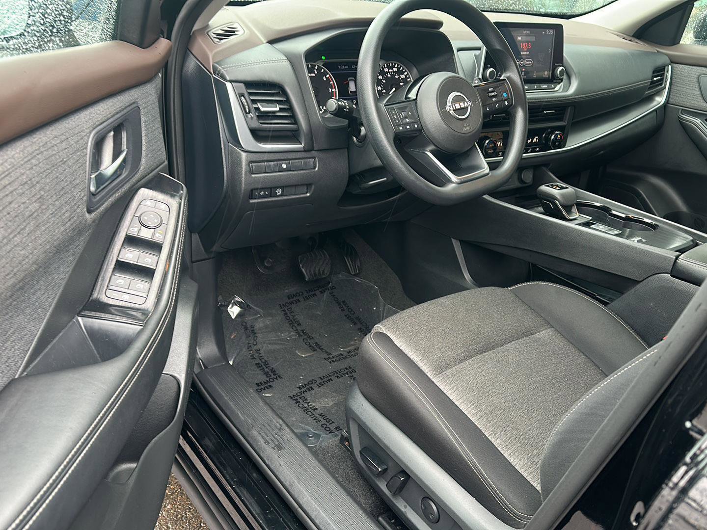 Used 2023 Nissan Rogue SV FWD image 9