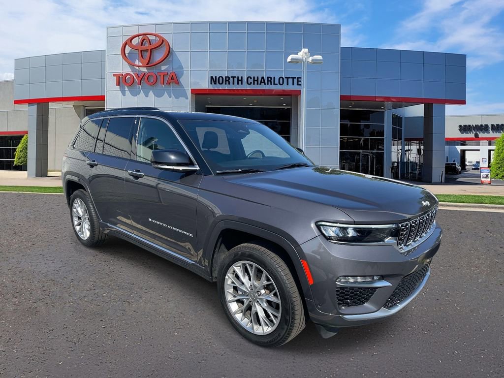 Used 2025 Jeep Grand Cherokee Summit image 3