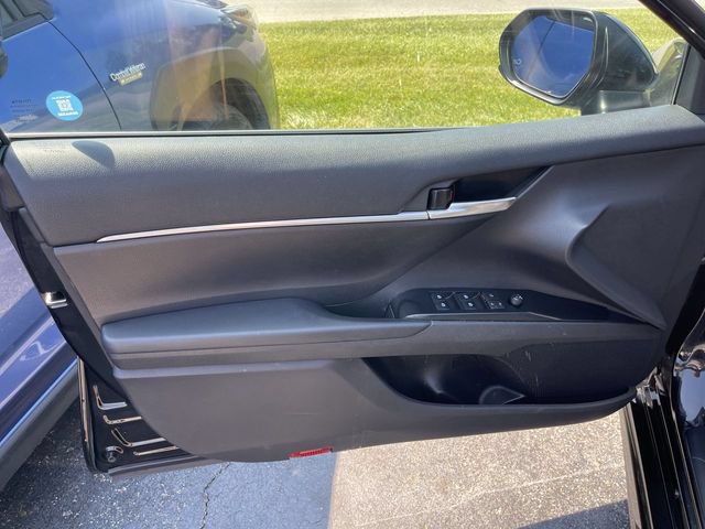 Used 2020 Toyota Camry SE FWD image 11