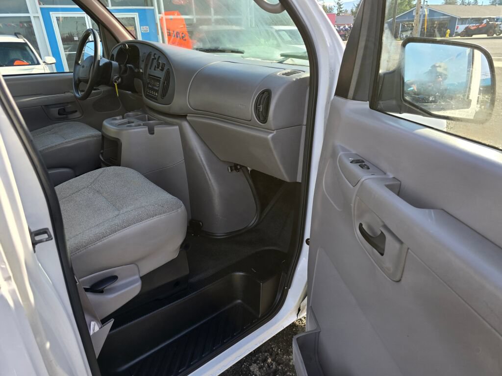 Used 2002 Ford E-250 and Econoline 250 RWD image 10