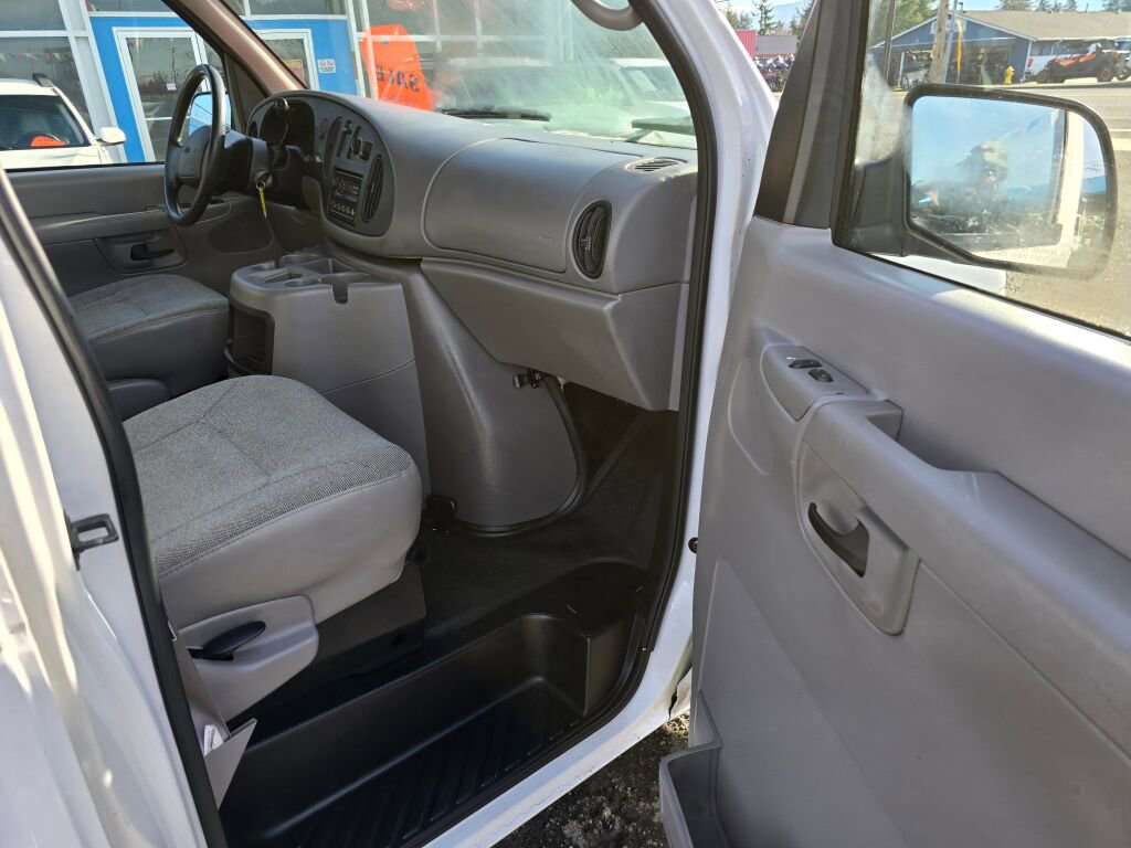 Used 2002 Ford E-250 and Econoline 250 E-250 image 10