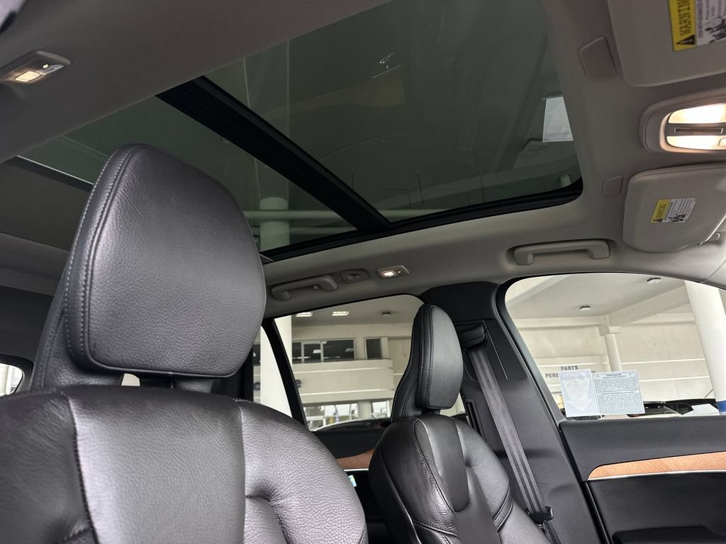 Certified 2023 Volvo XC90 B6 Plus w/ Protection Package Premier AWD/4WD image 17