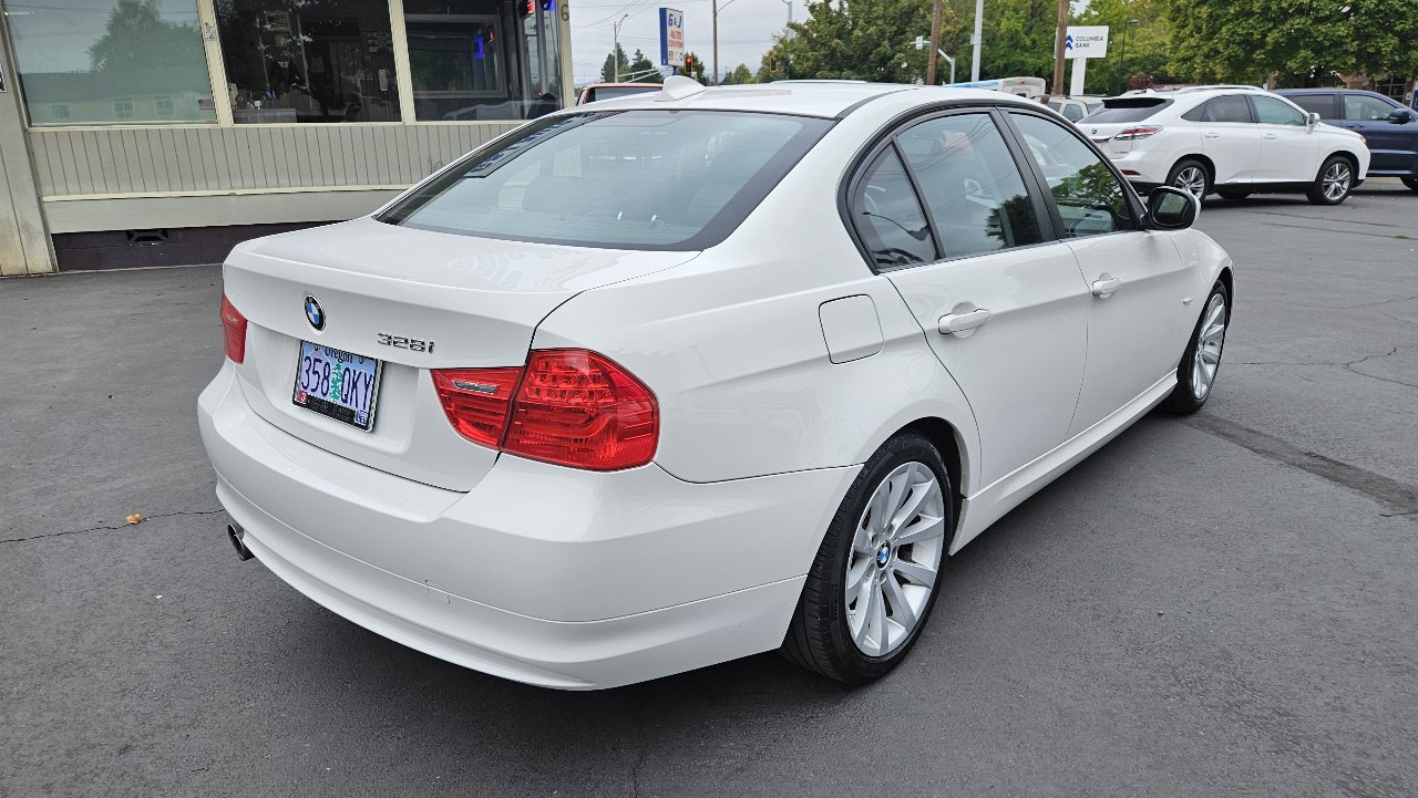 Used 2011 BMW 328i Sedan w/ Premium Pkg image 9