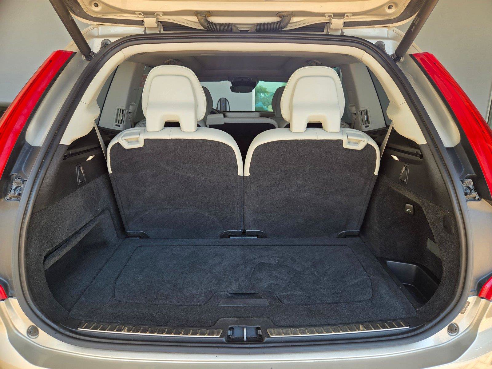 Used 2018 Volvo XC90 T6 Momentum w/ Convenience Package AWD/4WD image 30