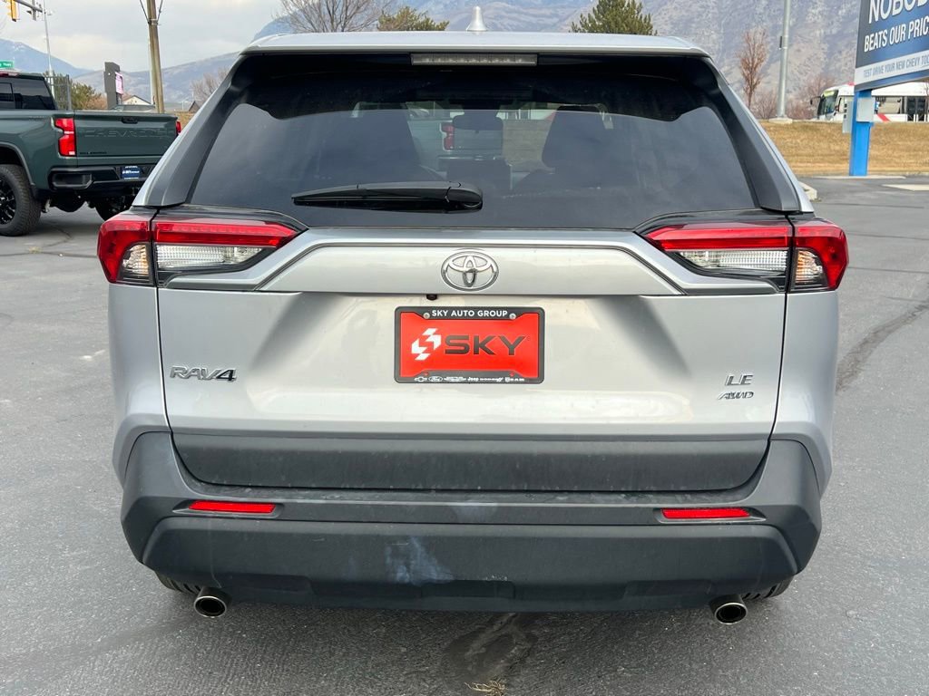 Used 2024 Toyota RAV4 LE AWD/4WD image 11