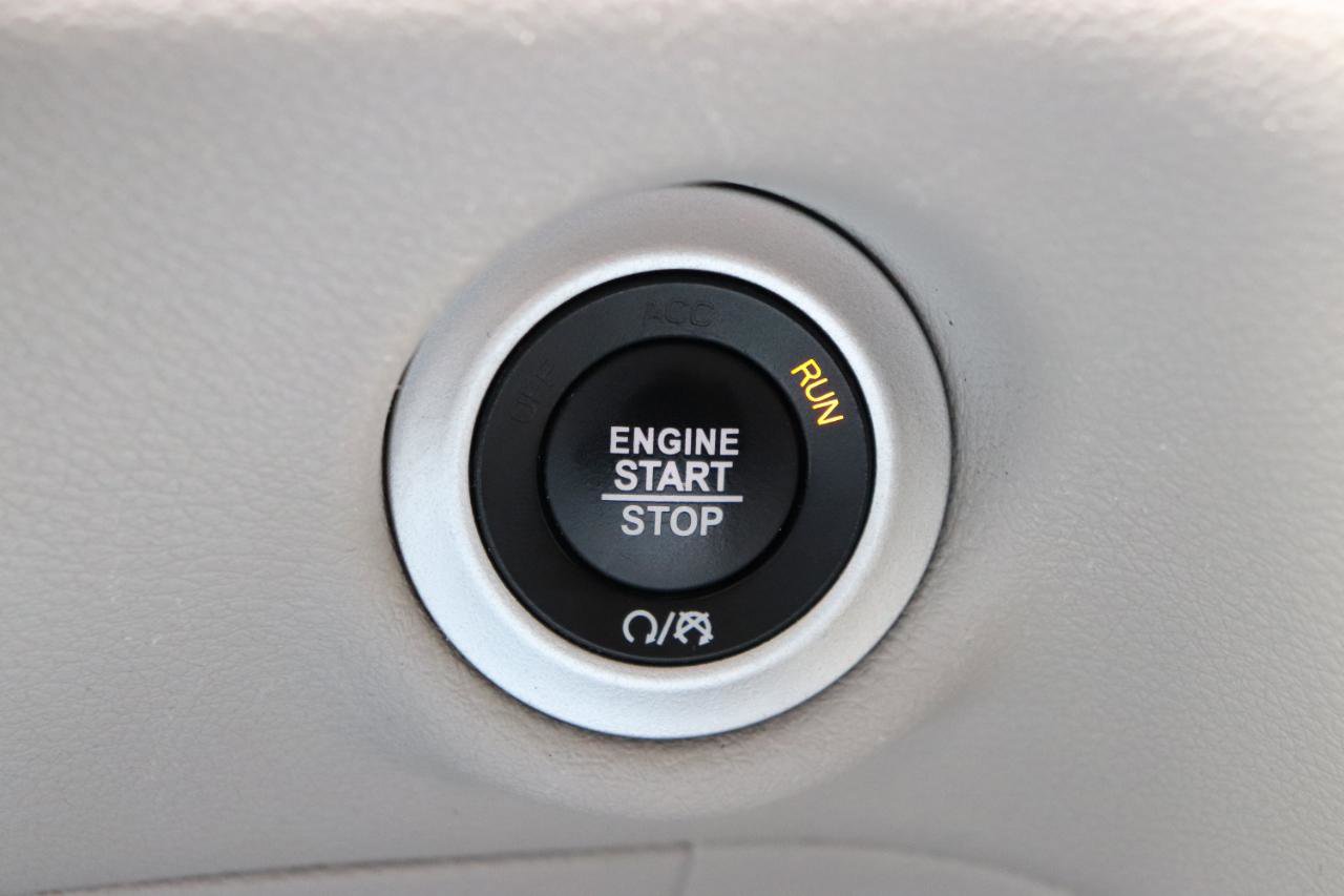 Used 2023 Chrysler Pacifica Touring-L image 51