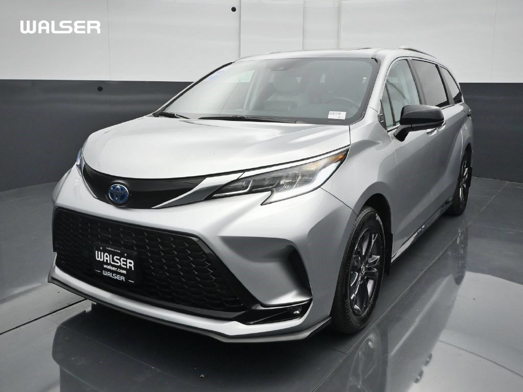 Used 2024 Toyota Sienna XSE AWD/4WD image 1