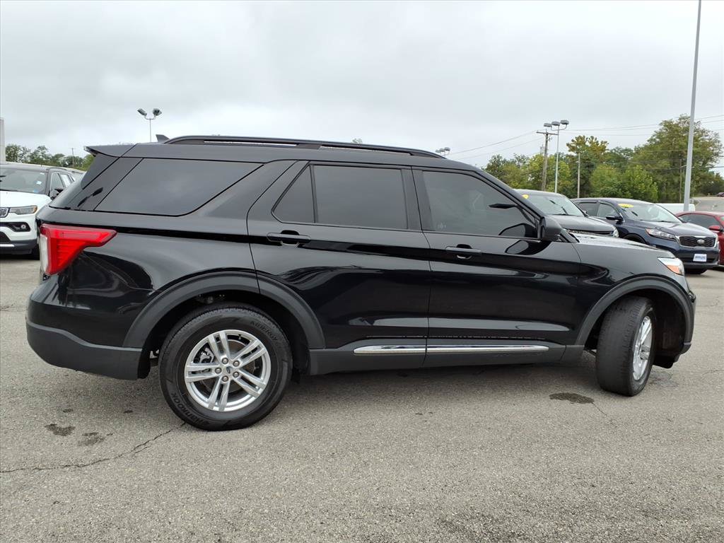 Used 2022 Ford Explorer XLT w/ Equipment Group 202A AWD/4WD image 3