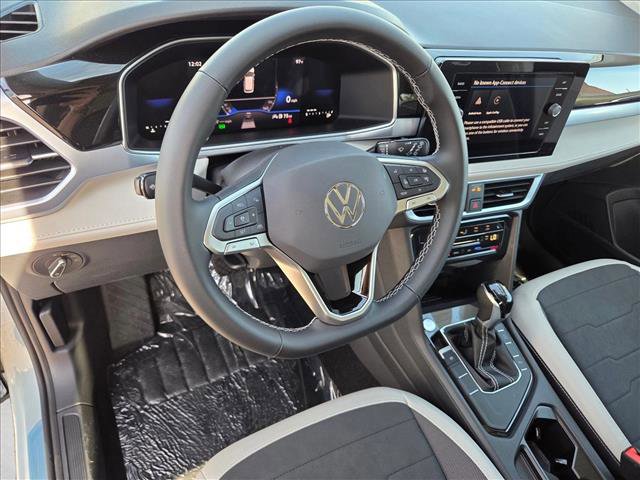 New 2026 Volkswagen Taos SE FWD image 3