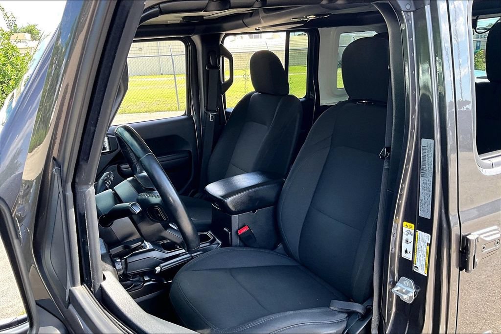Used 2018 Jeep Wrangler Unlimited Sport S AWD/4WD image 32