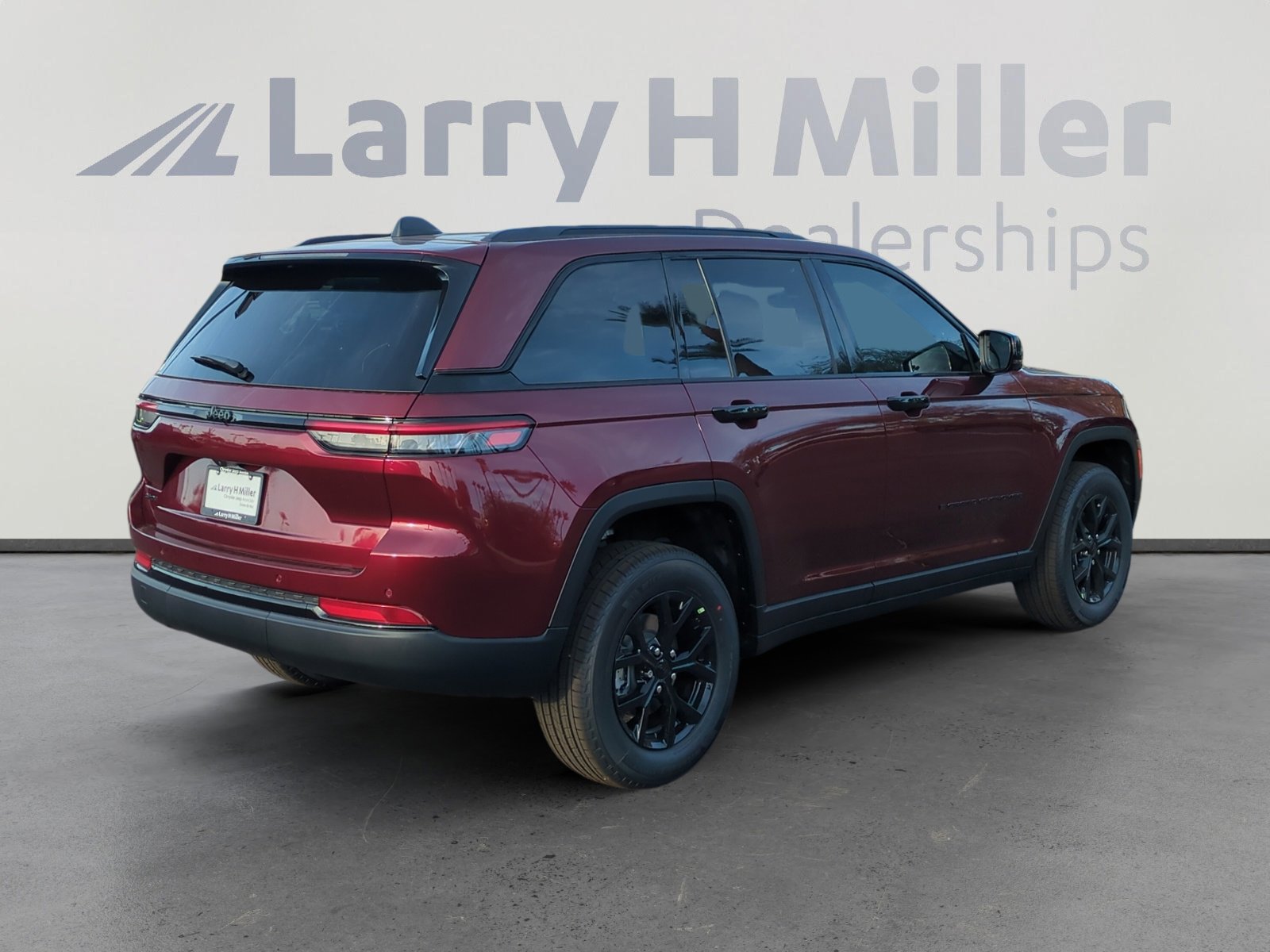 New 2025 Jeep Grand Cherokee Altitude image 5