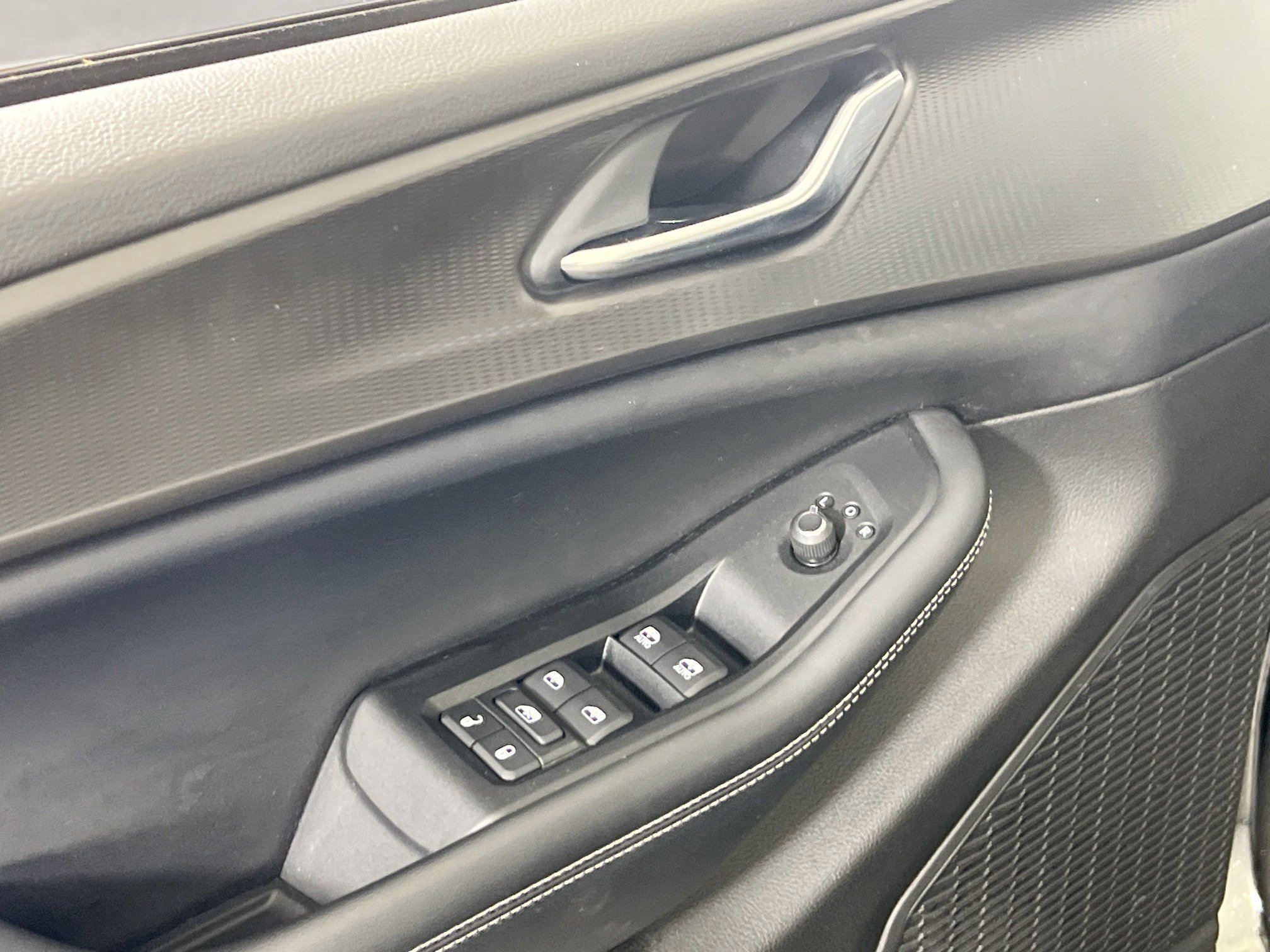 Used 2023 Jeep Grand Cherokee L Laredo AWD/4WD image 17