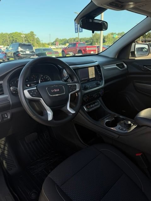 Used 2023 GMC Acadia SLE w/ Driver Convenience Package FWD image 13
