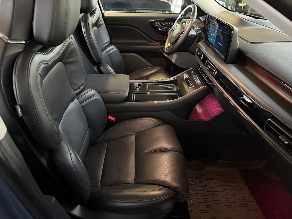 Used 2025 Lincoln Aviator Reserve w/ Equipment Group 201A AWD/4WD image 13