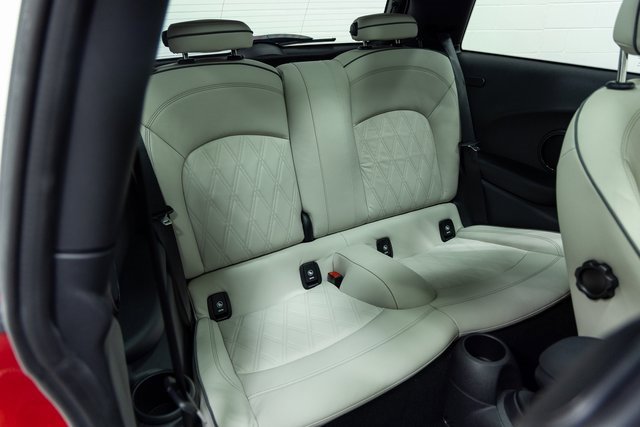Used 2023 MINI Cooper 2-Door Hardtop w/ Signature Upholstery Package image 25