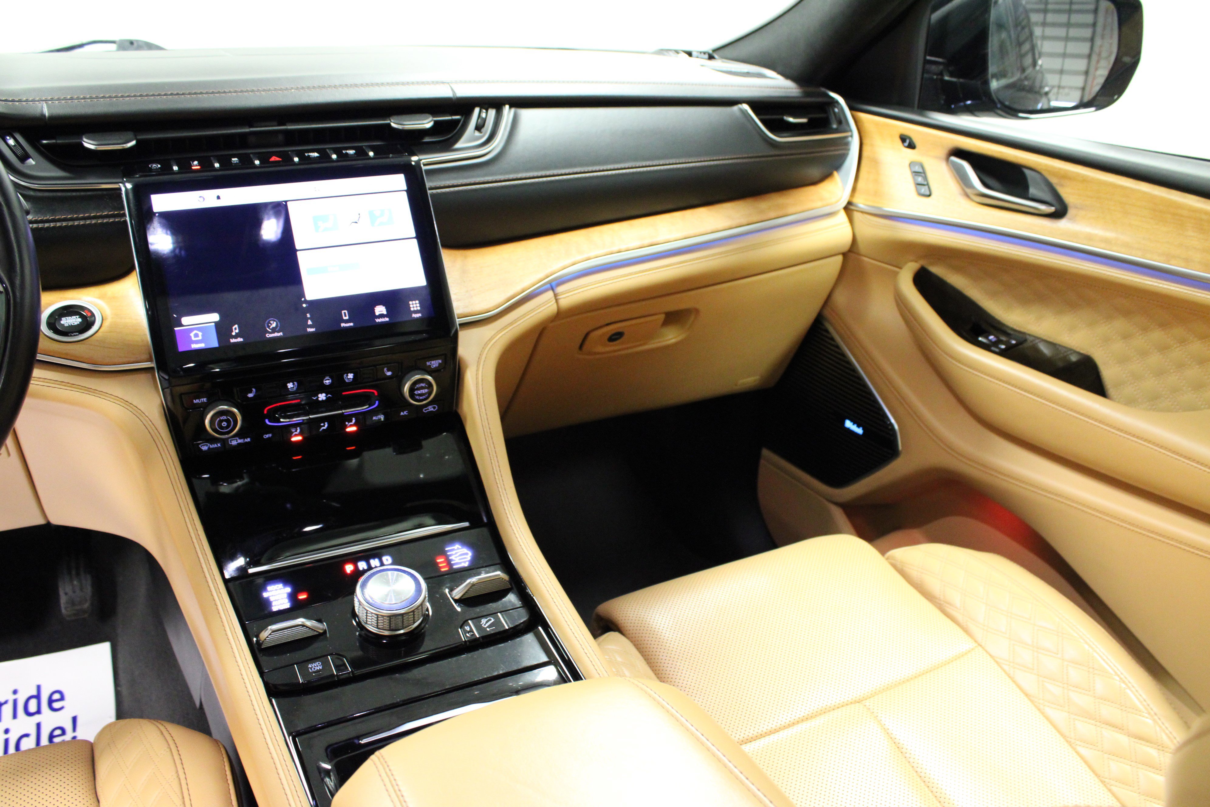 Used 2021 Jeep Grand Cherokee L Summit image 20