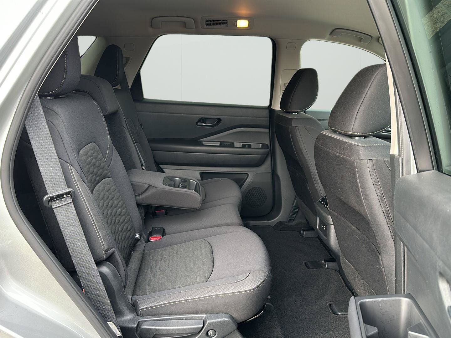 Used 2025 Nissan Pathfinder SV AWD/4WD image 25