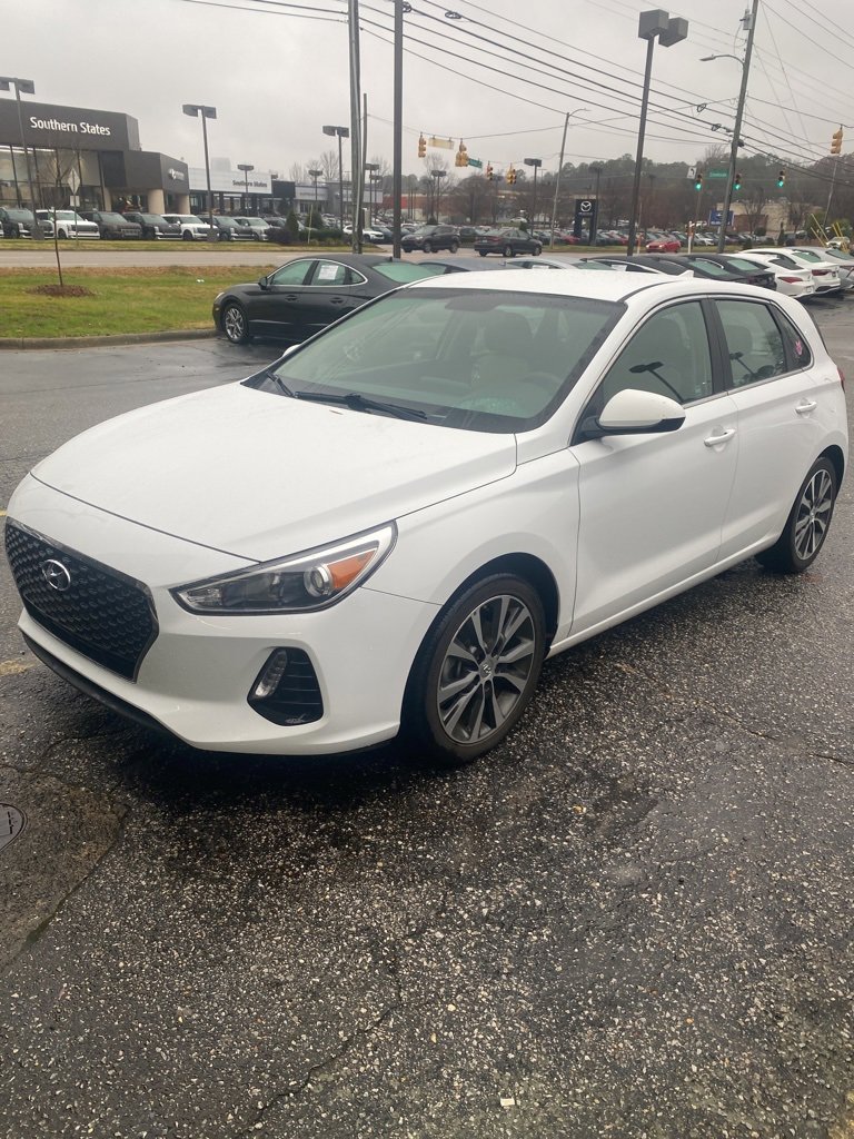 Used 2020 Hyundai Elantra GT image 1