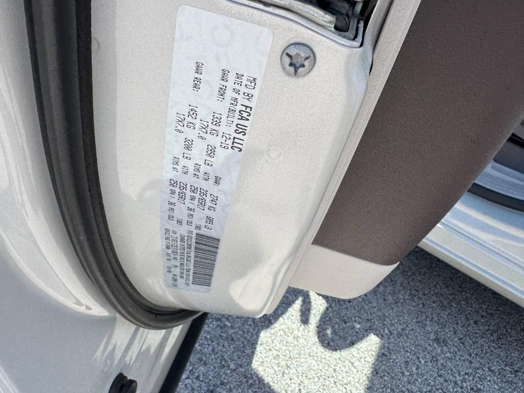 Used 2020 Chrysler Pacifica Touring w/ Cold Weather Group FWD image 25
