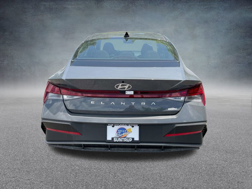 Used 2025 Hyundai Elantra Blue image 31