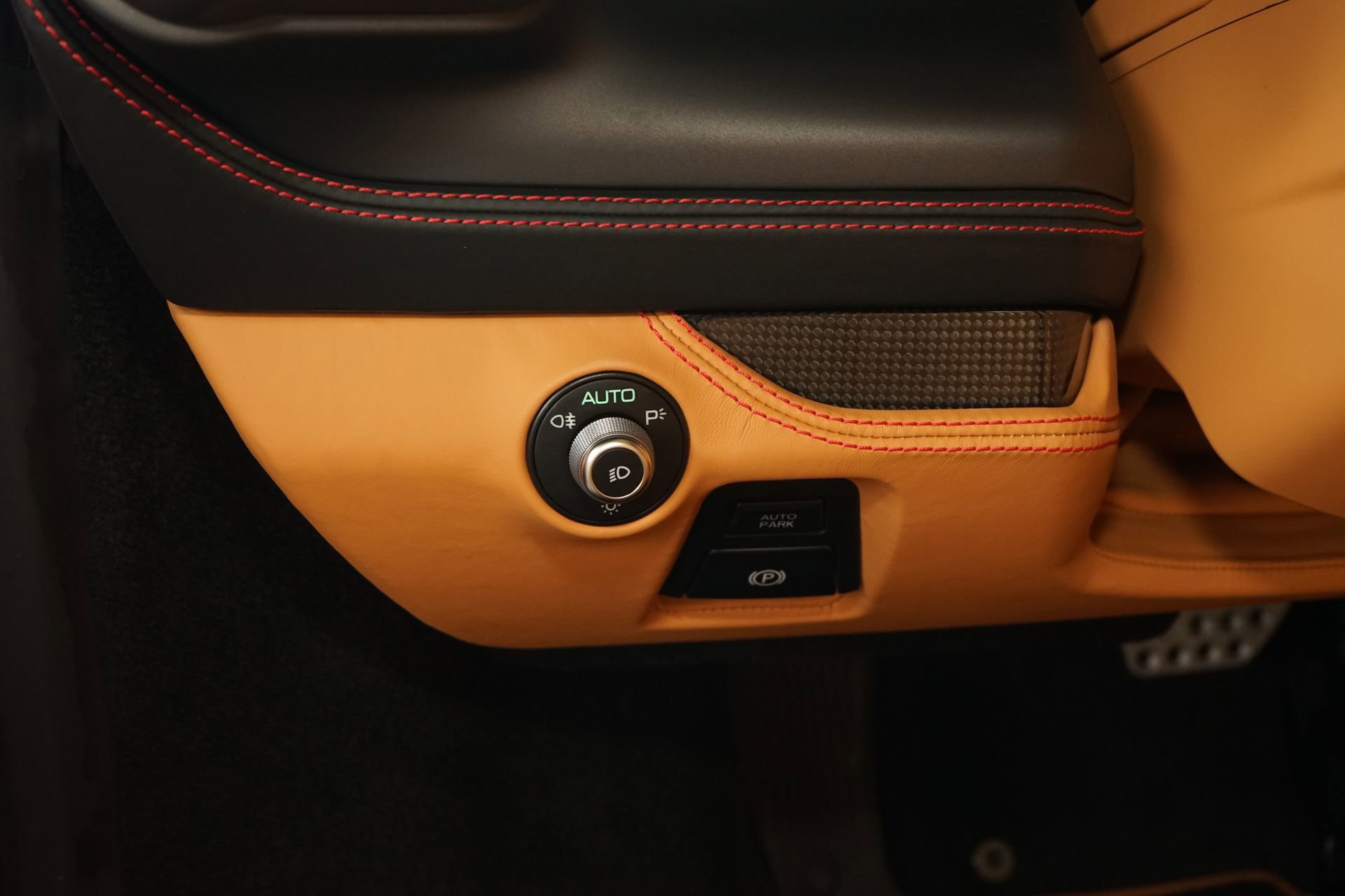Used 2022 Ferrari F8 Tributo RWD image 27
