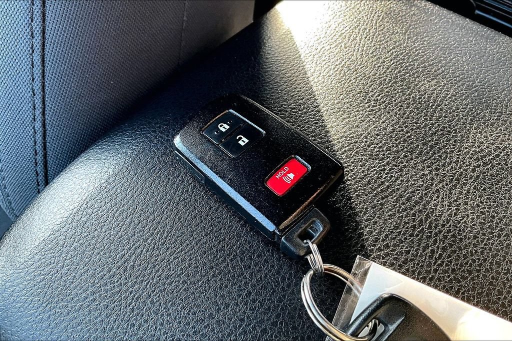 Used 2016 Toyota Tacoma TRD Sport w/ Towing Package RWD image 12