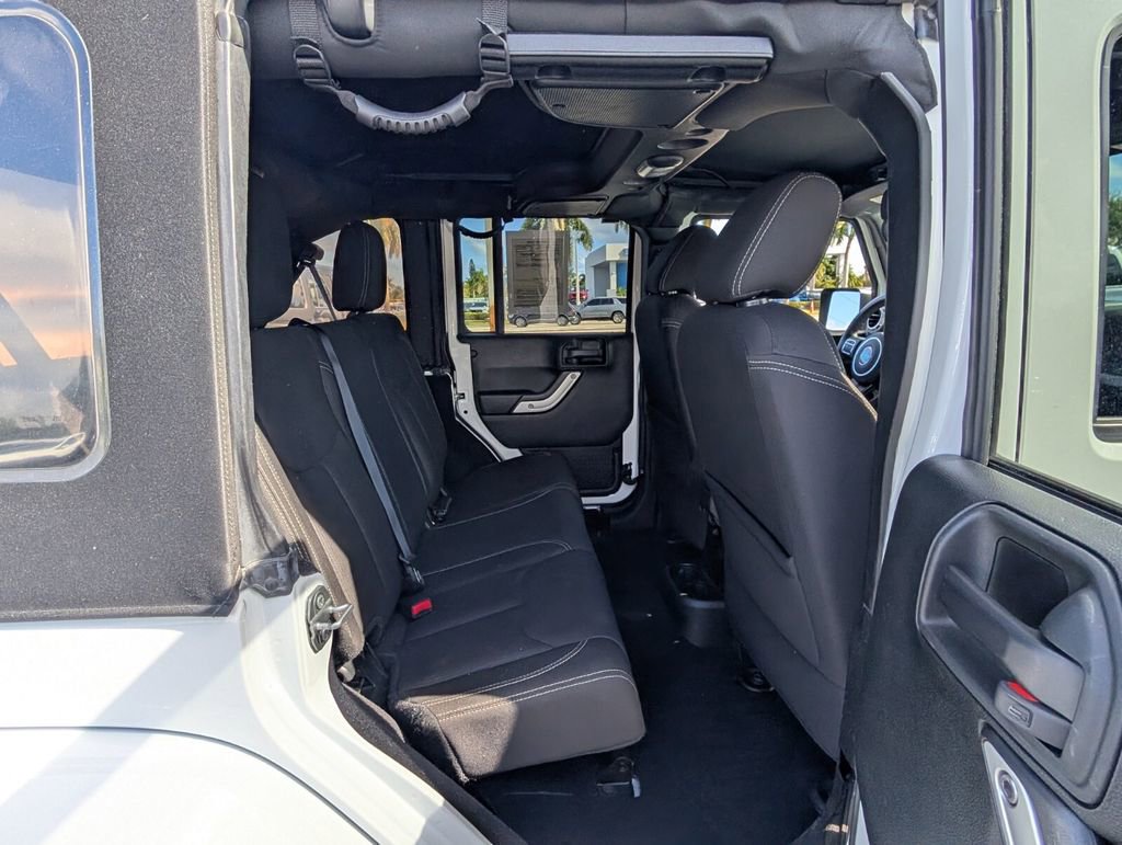 Used 2017 Jeep Wrangler Unlimited Sahara w/ Connectivity Group image 16