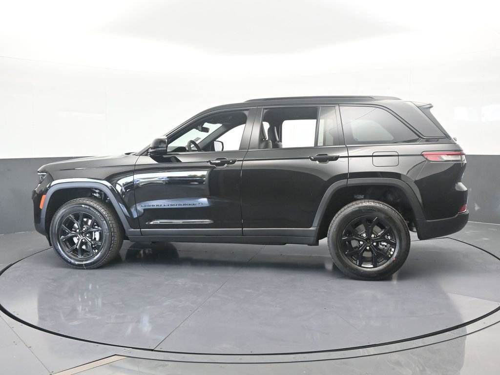 New 2025 Jeep Grand Cherokee Laredo image 3